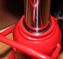 進口鷹牌爪式千斤頂油缸主軸特寫：龍海起重工具